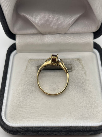 9ct gold garnet and diamond ring
