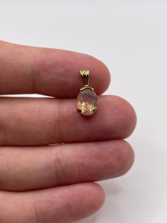 9ct gold quartz pendant