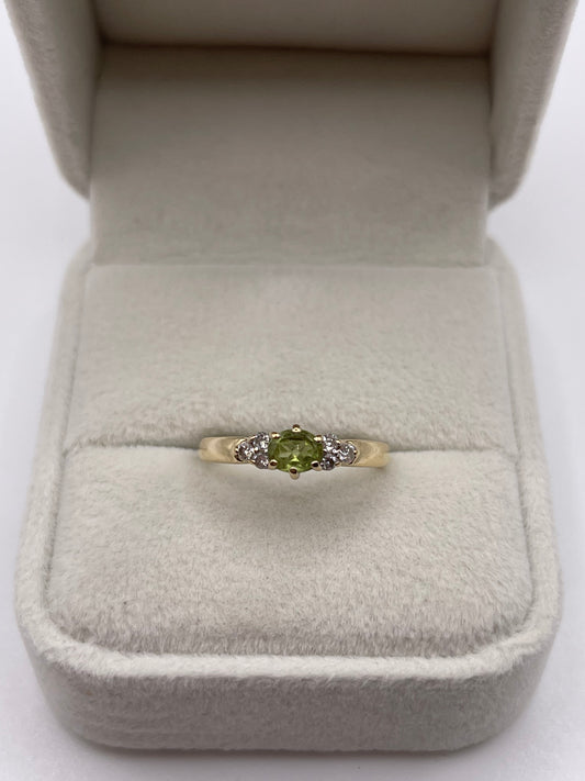 9ct gold peridot and diamond ring