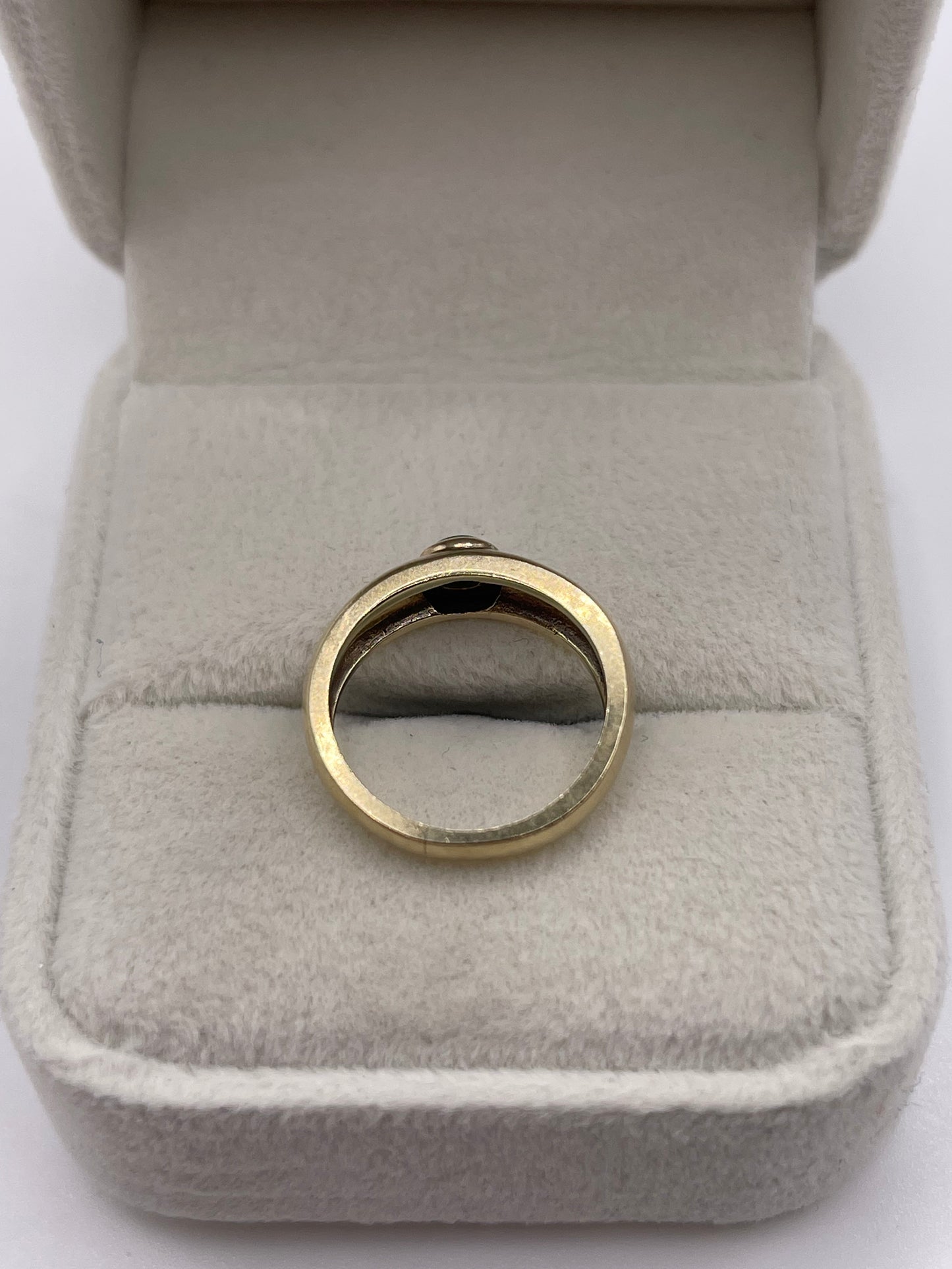 9ct gold cabochon emerald ring