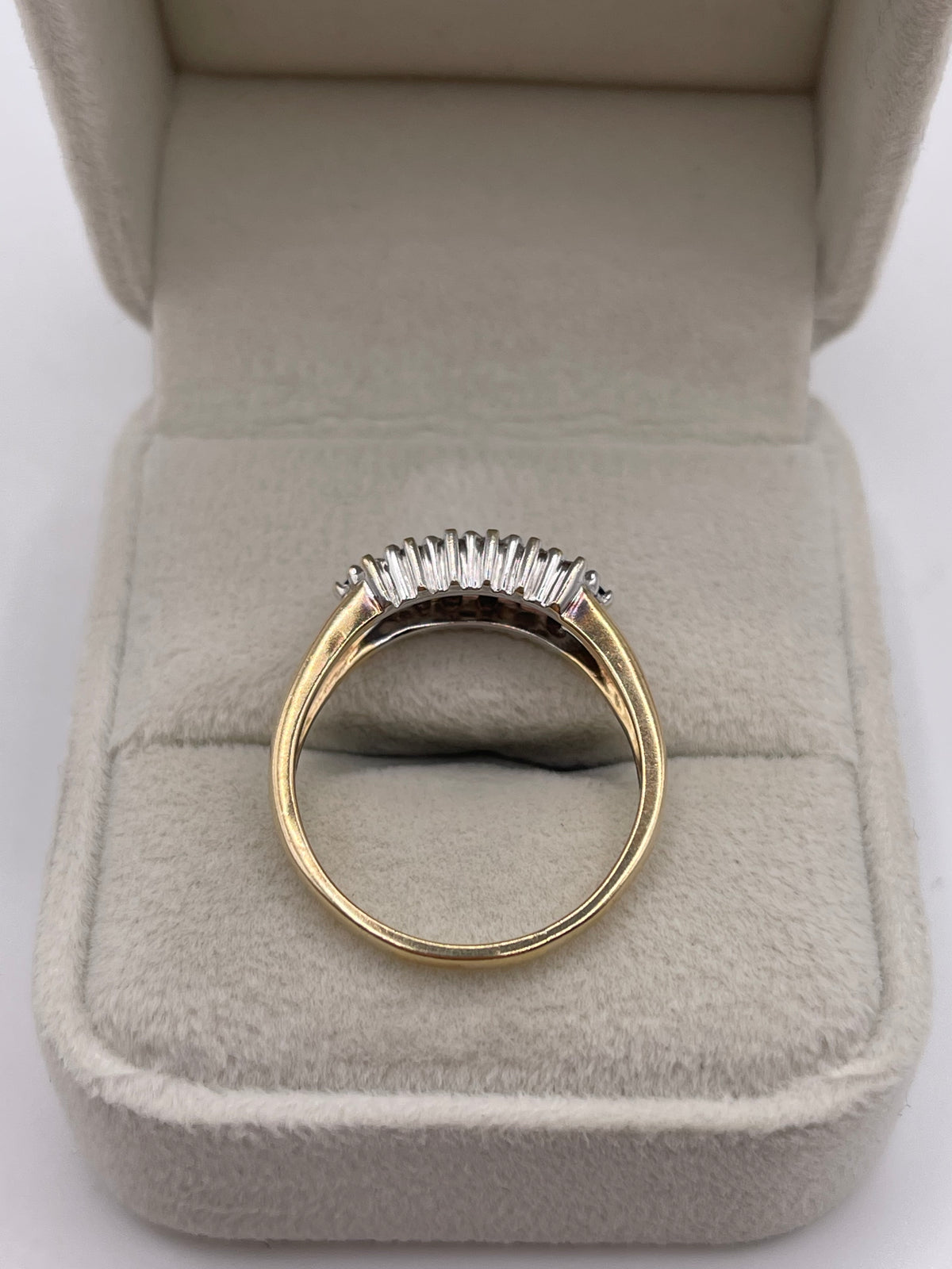 9ct gold sapphire and diamond ring
