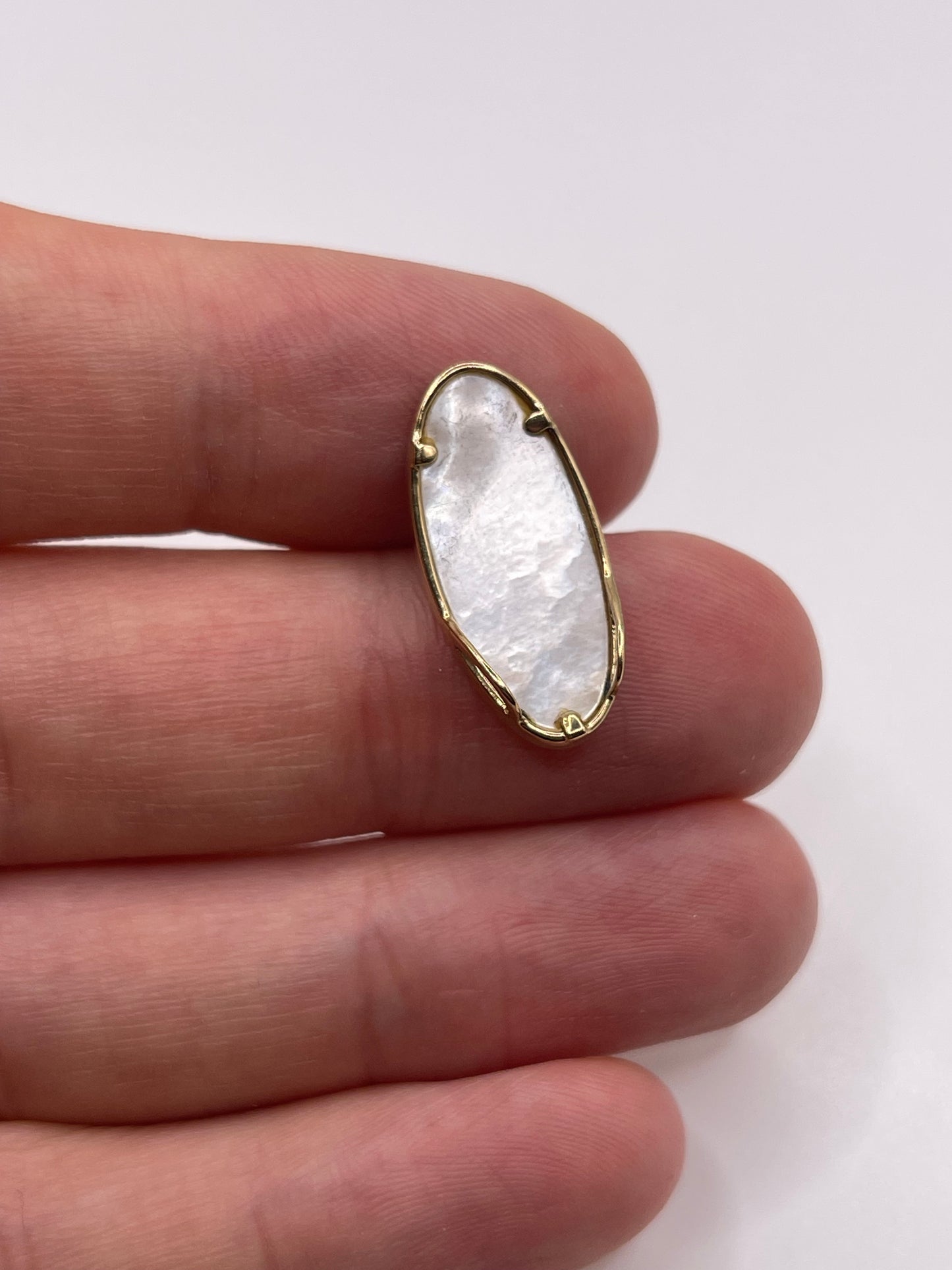 9ct gold mother of pearl pendant
