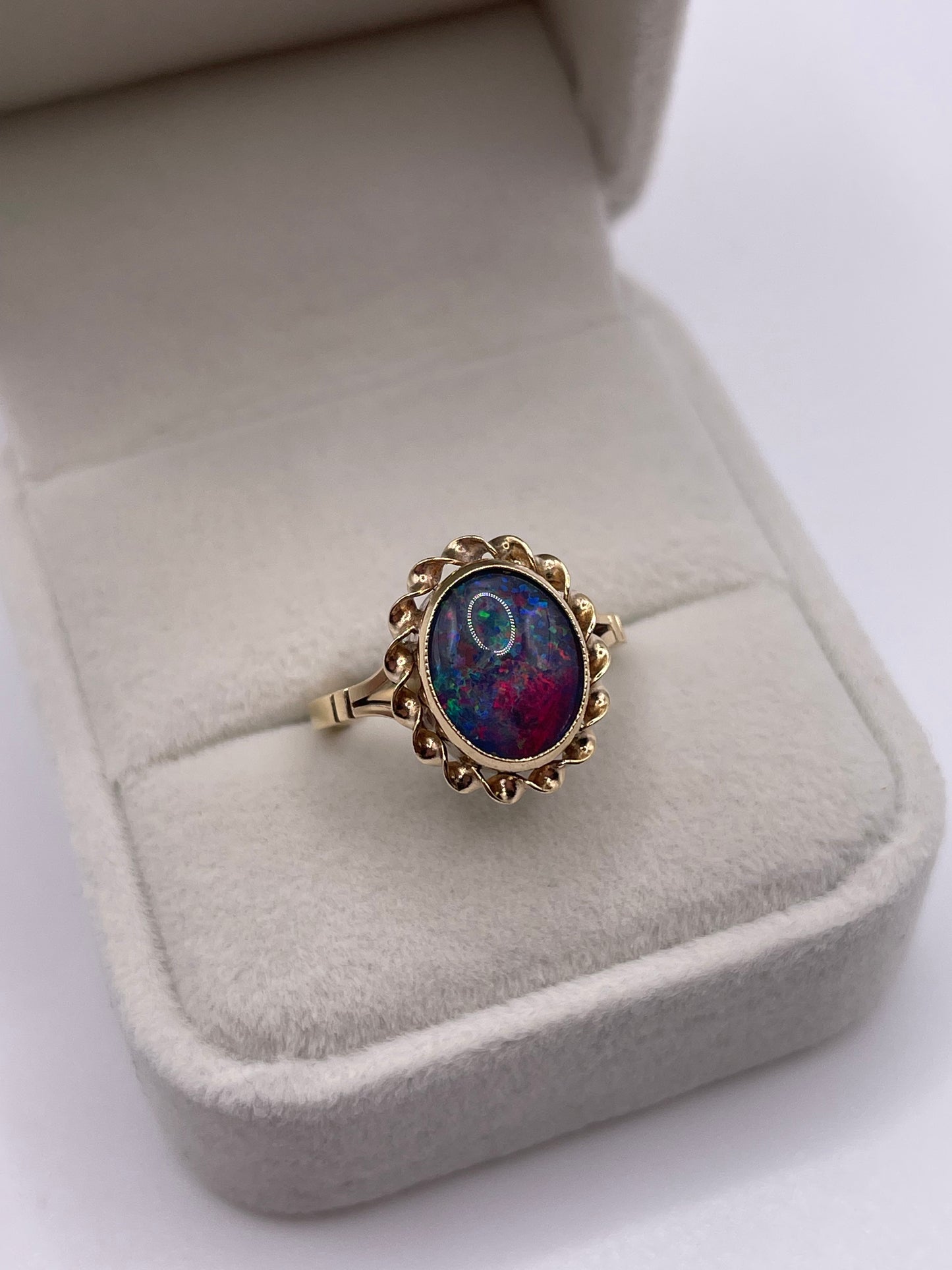 9ct gold opal triplet ring