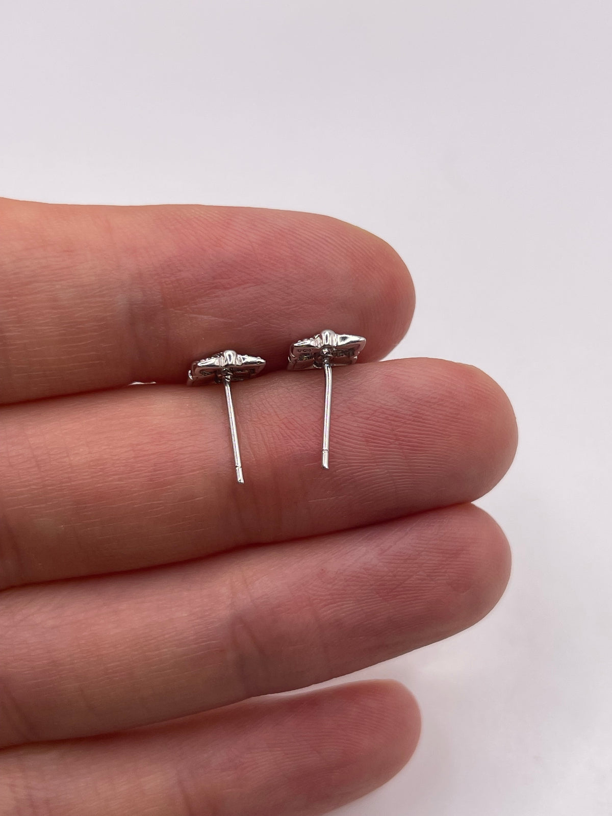 9ct white gold diamond earrinfs
