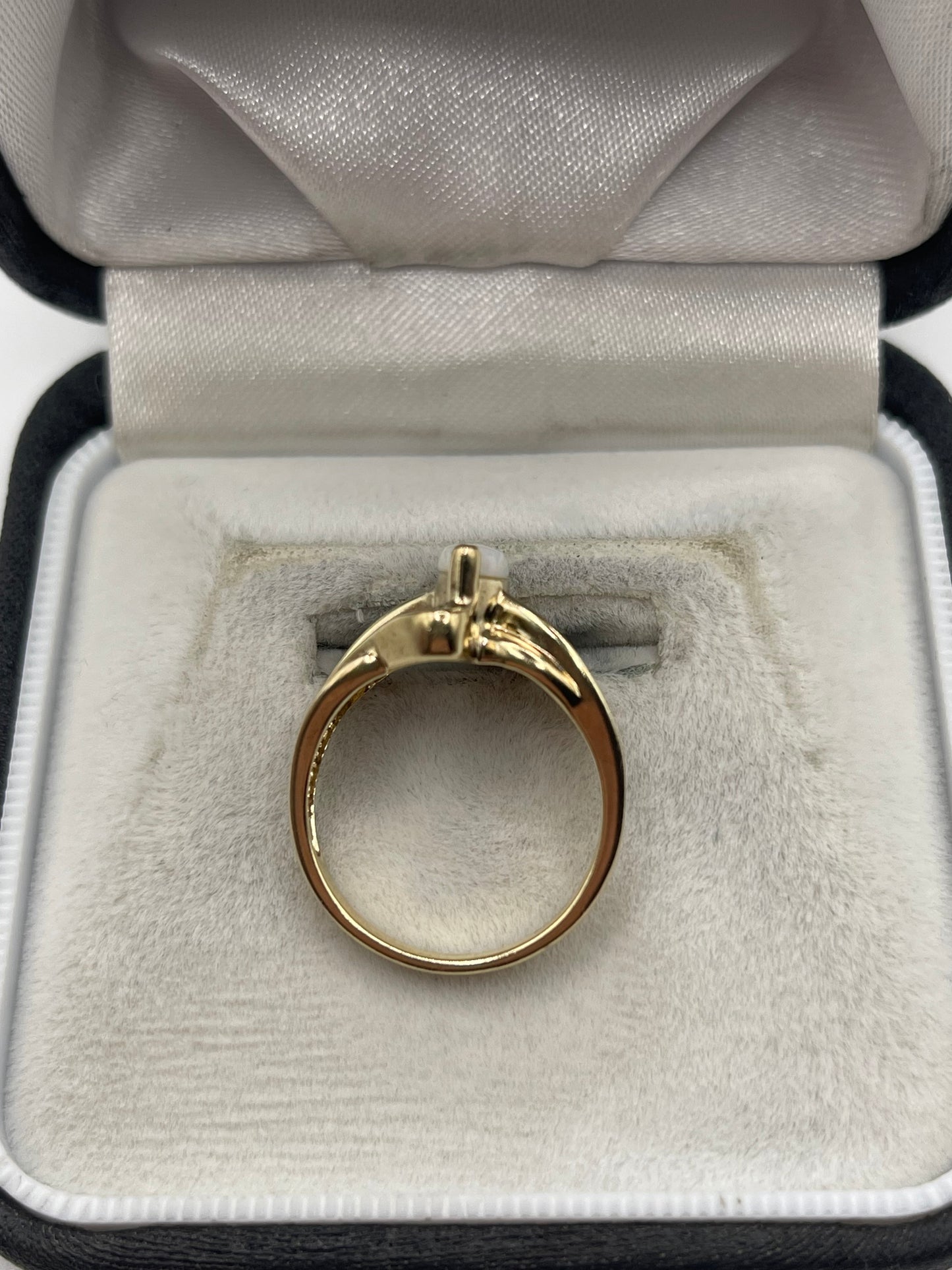 9ct gold opal and diamond ring