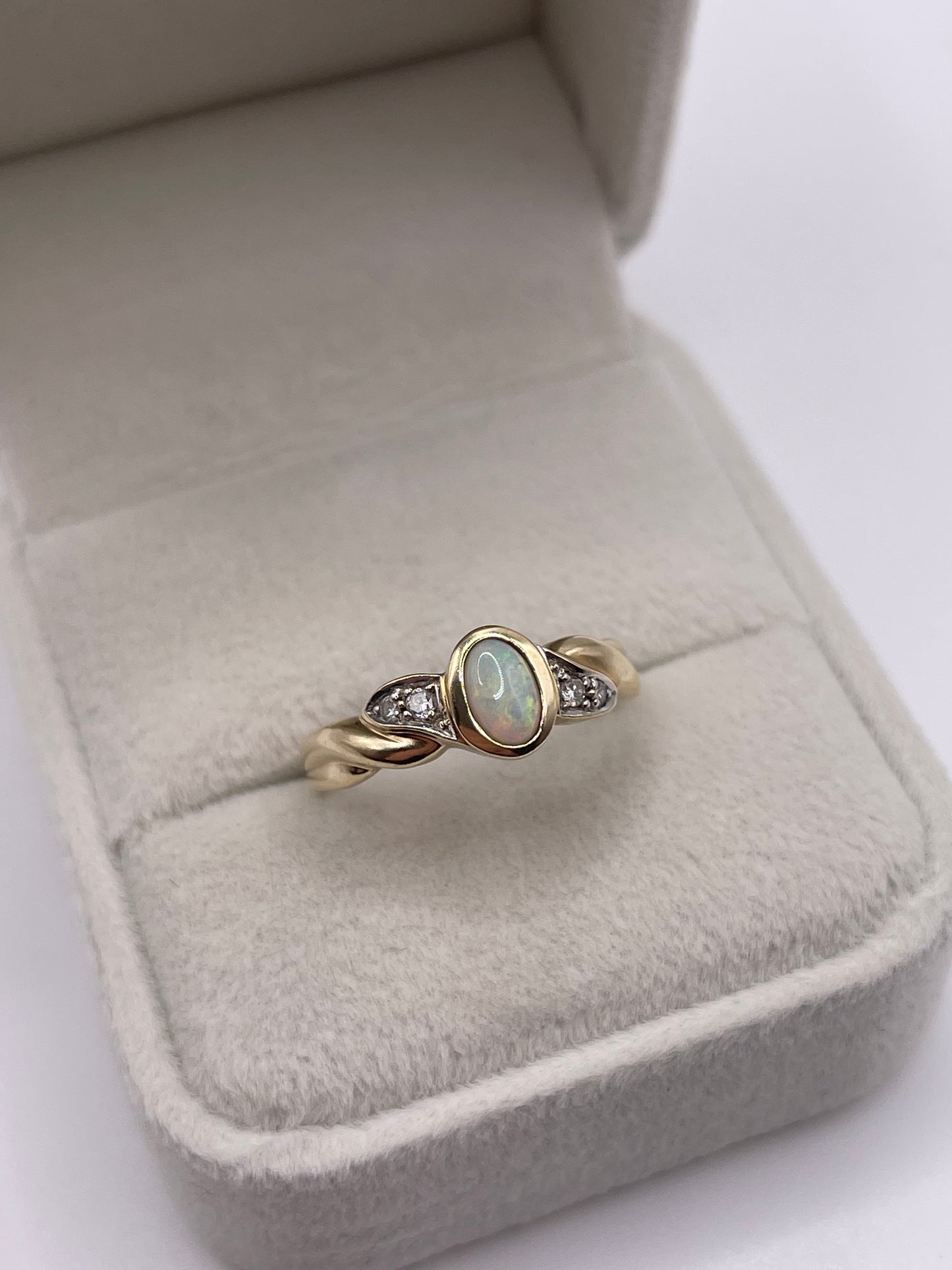 9ct gold opal and diamond ring