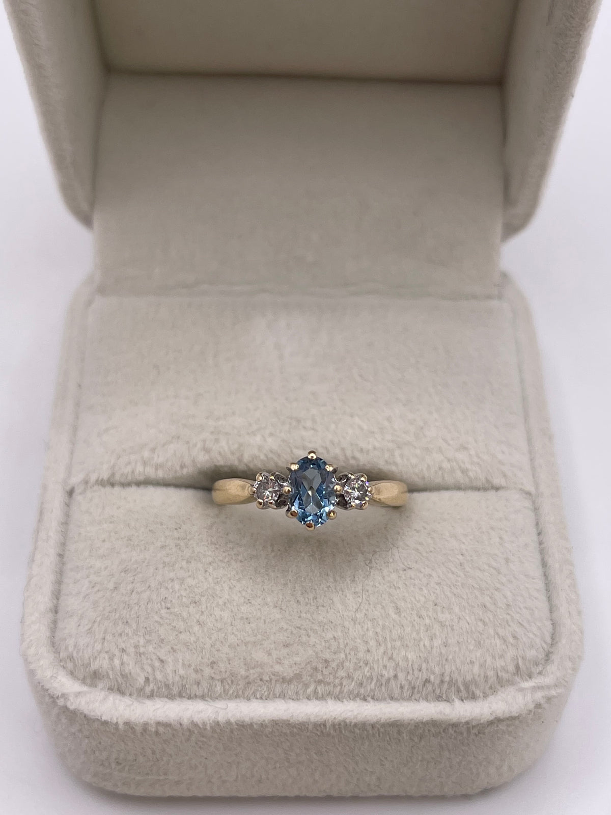 9ct gold aquamarine and diamond ring
