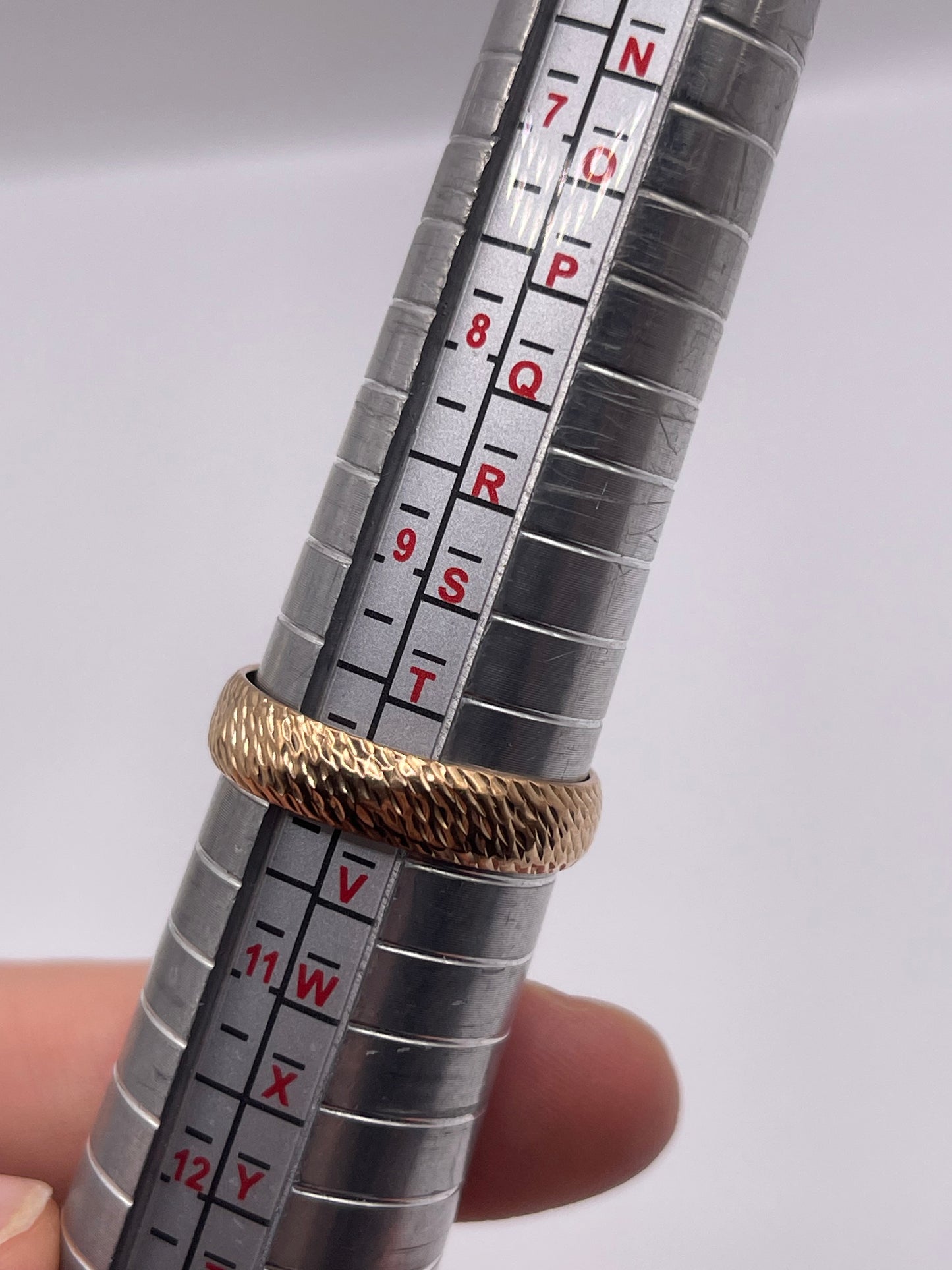 9ct gold patterned band