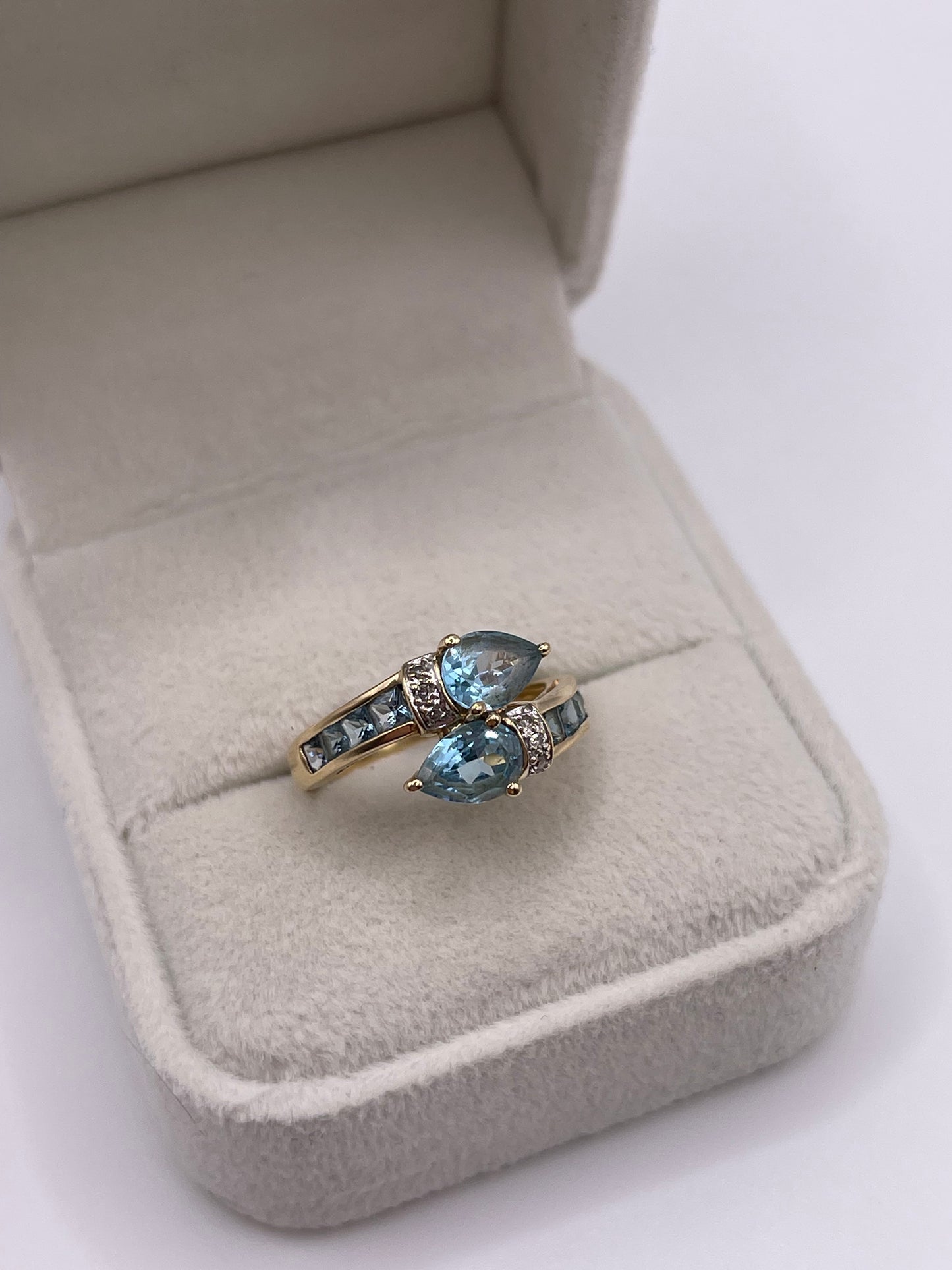 9ct gold topaz and diamond ring
