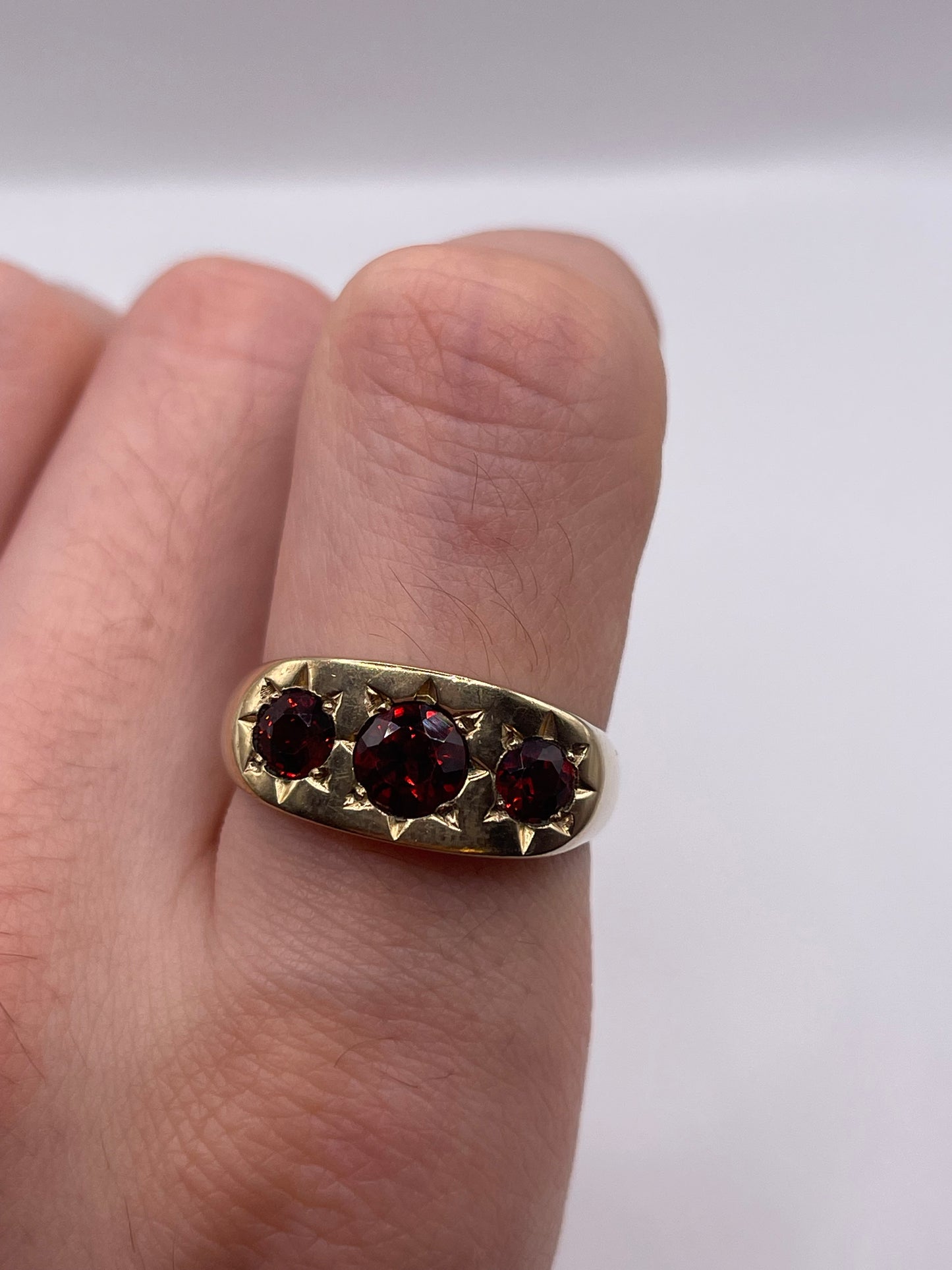 9ct gold garnet gypsy ring