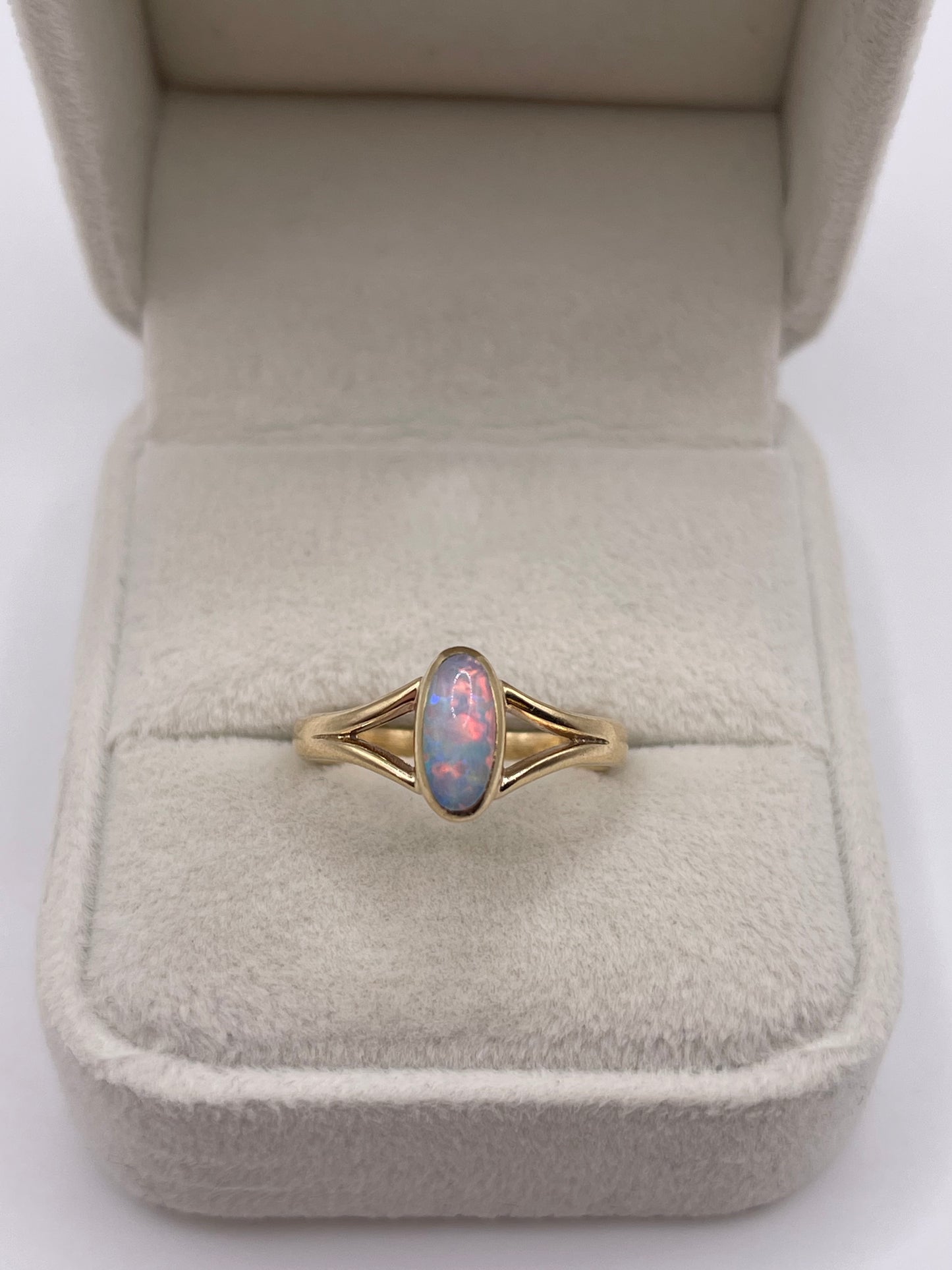 9ct gold opal ring