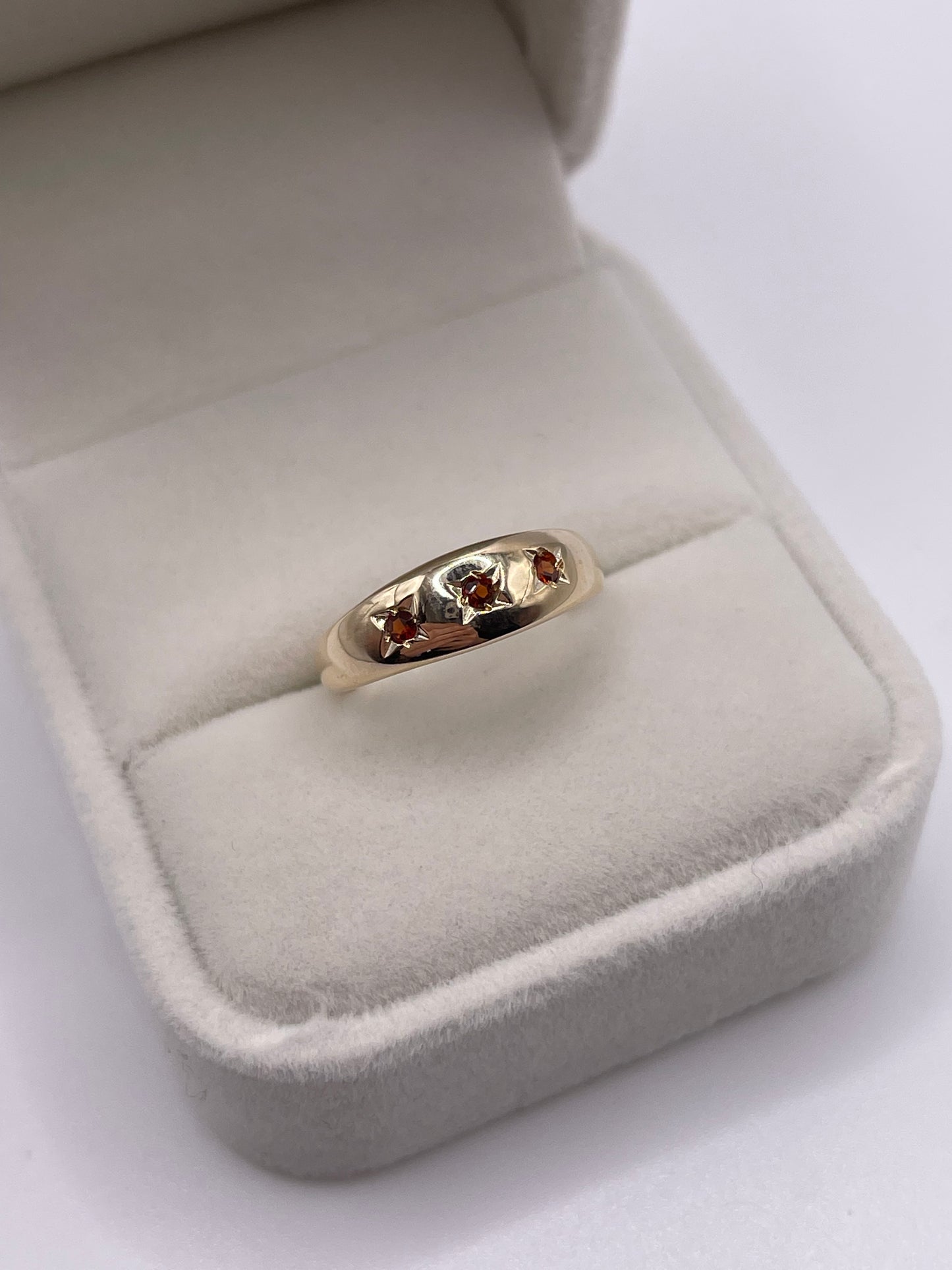 9ct gold garnet gypsy ring