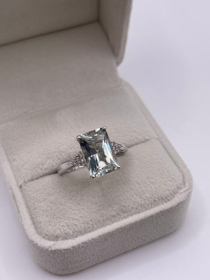 9ct white gold green amethyst and diamond ring