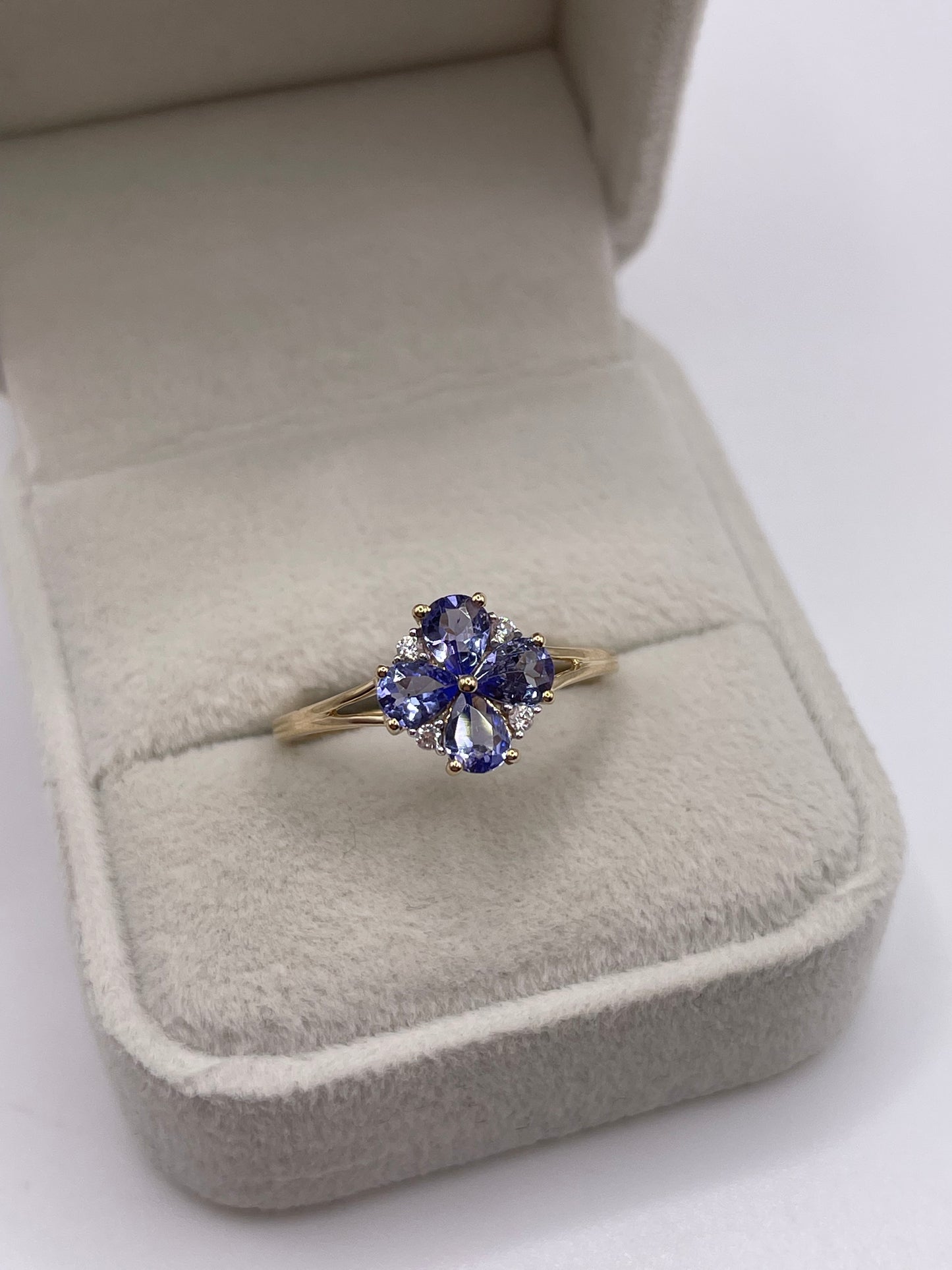 9ct gold tanzanite and zircon ring