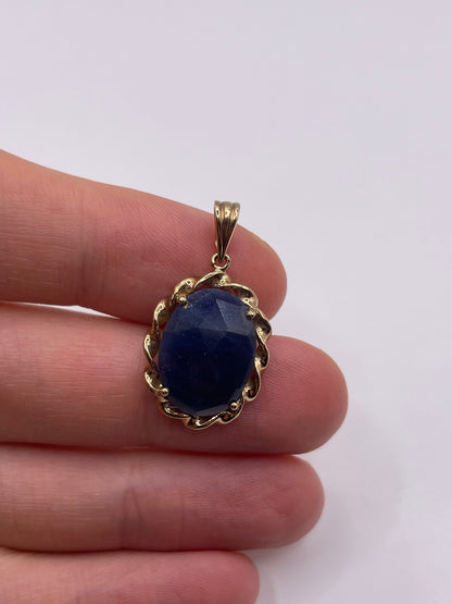 9ct gold sapphire pendant