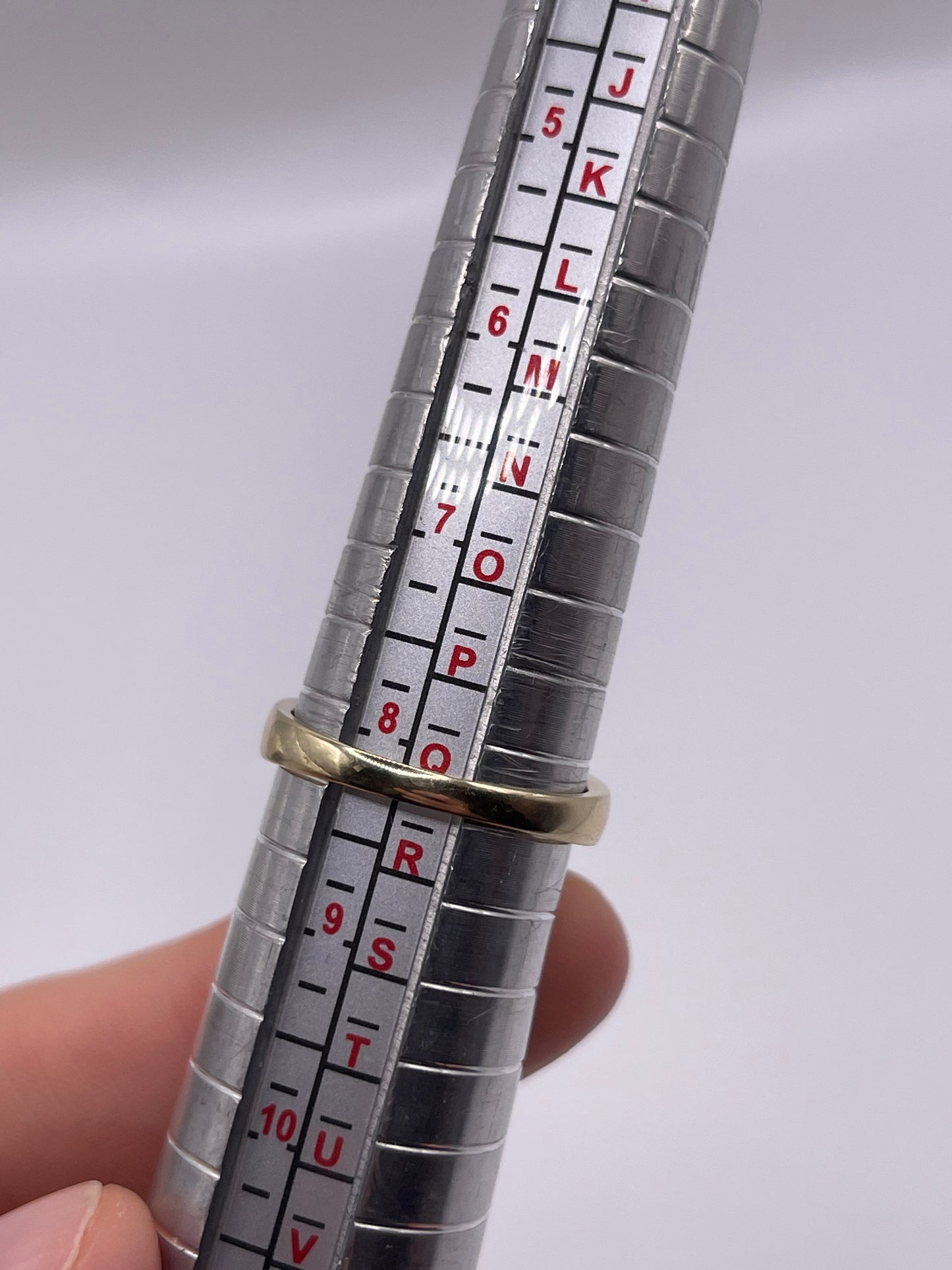 9ct gold tanzanite and diamond ring