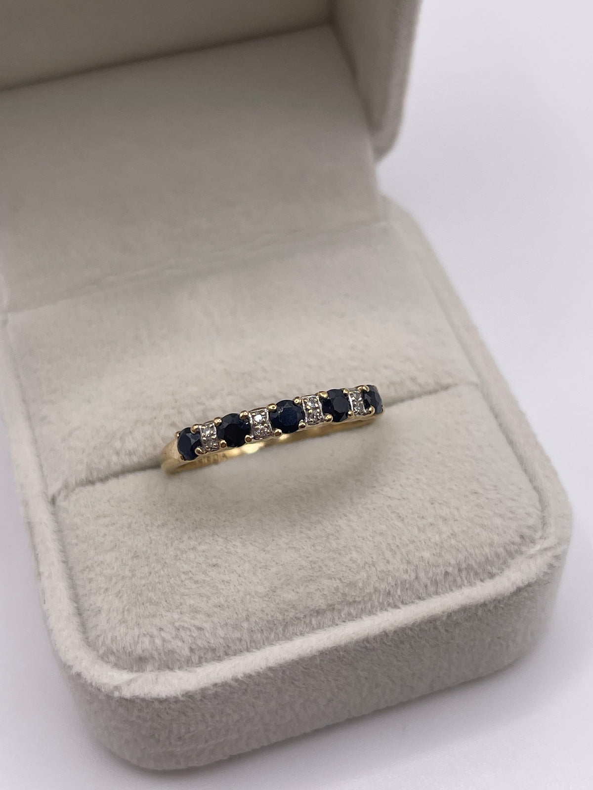 9ct gold sapphire and diamond ring
