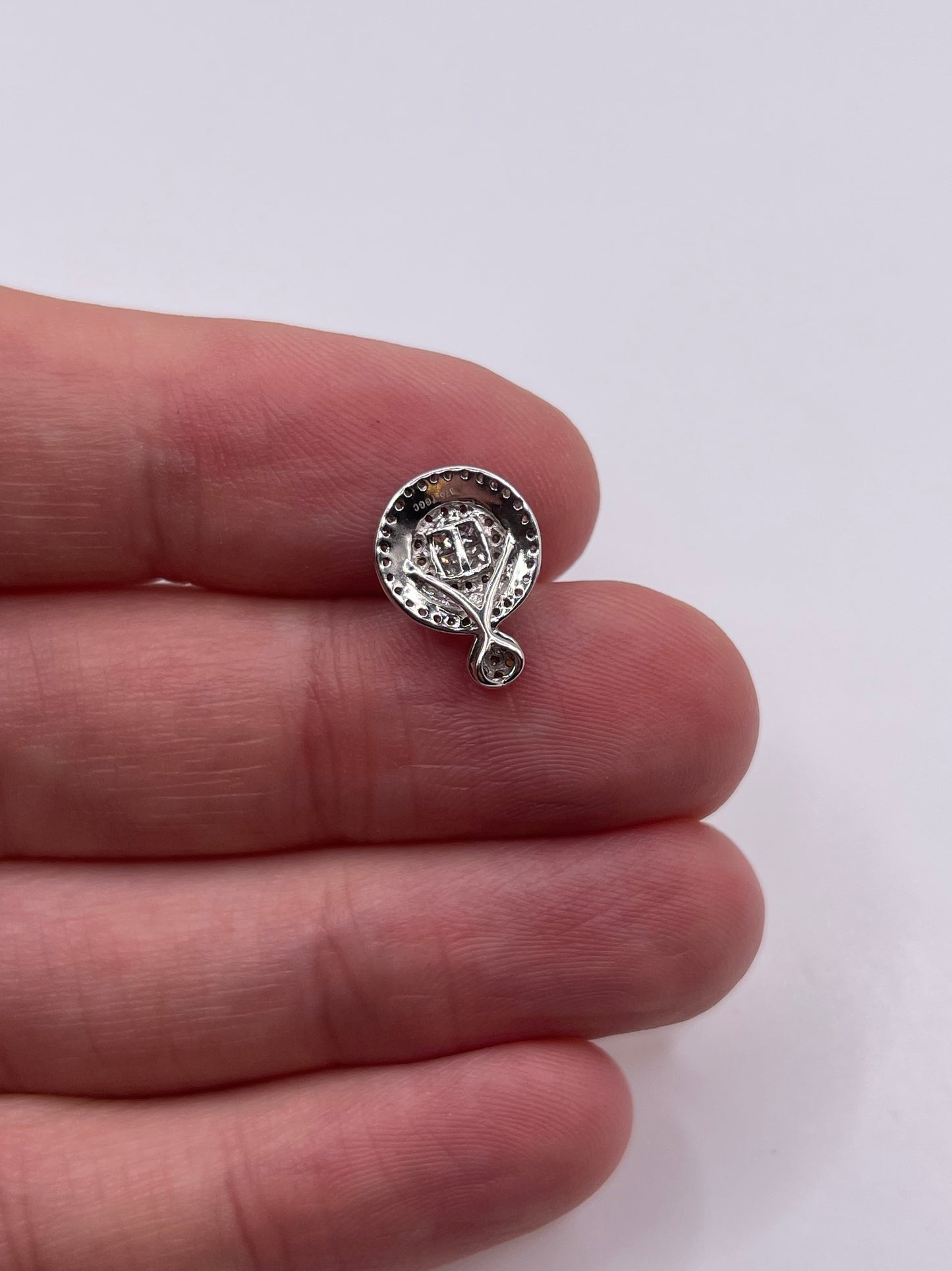 9ct white gold diamond cluster pendant