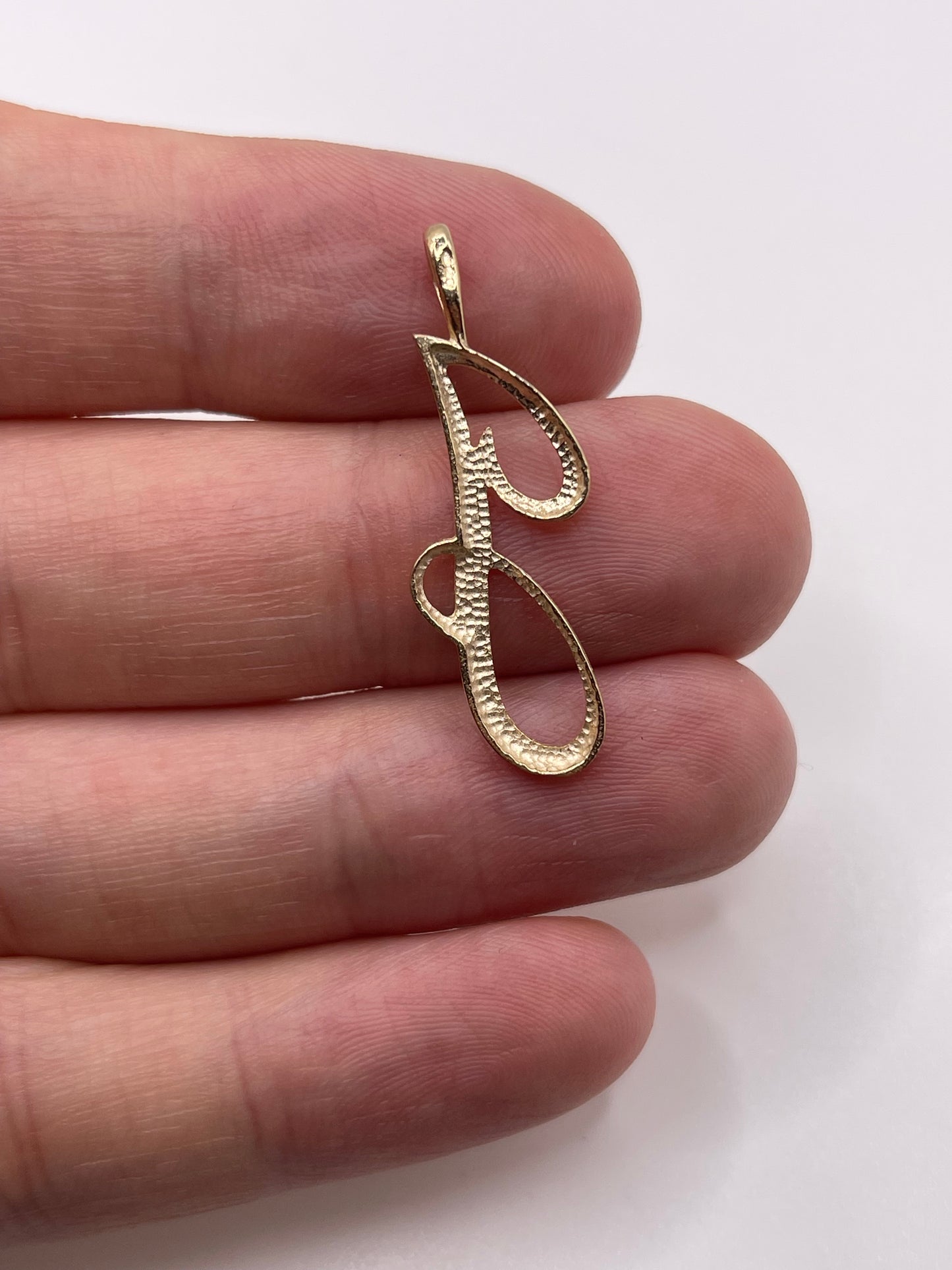 9ct gold initial J pendant