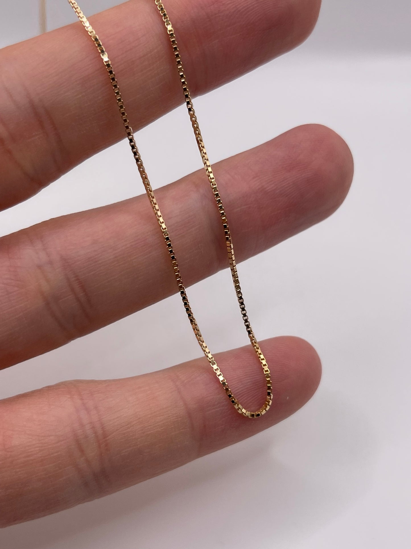 9ct gold chain E