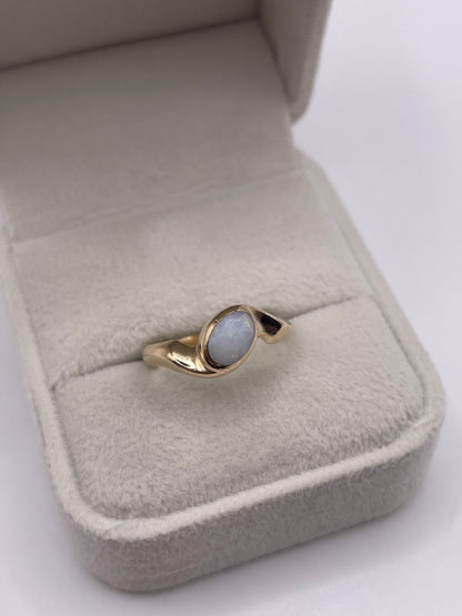 9ct gold opal ring