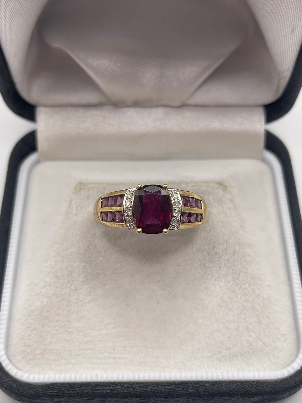 9ct gold garnet and diamond ring