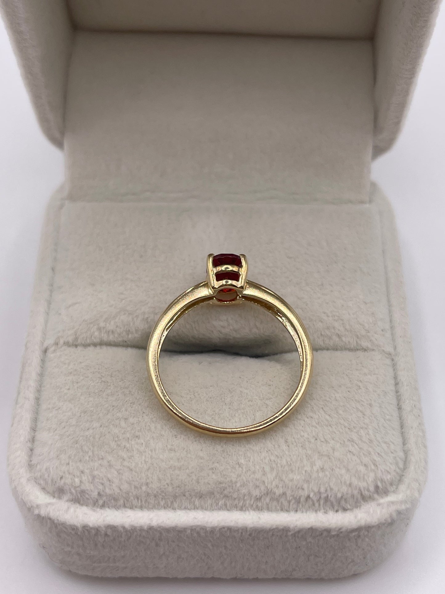 9ct gold quartz ring