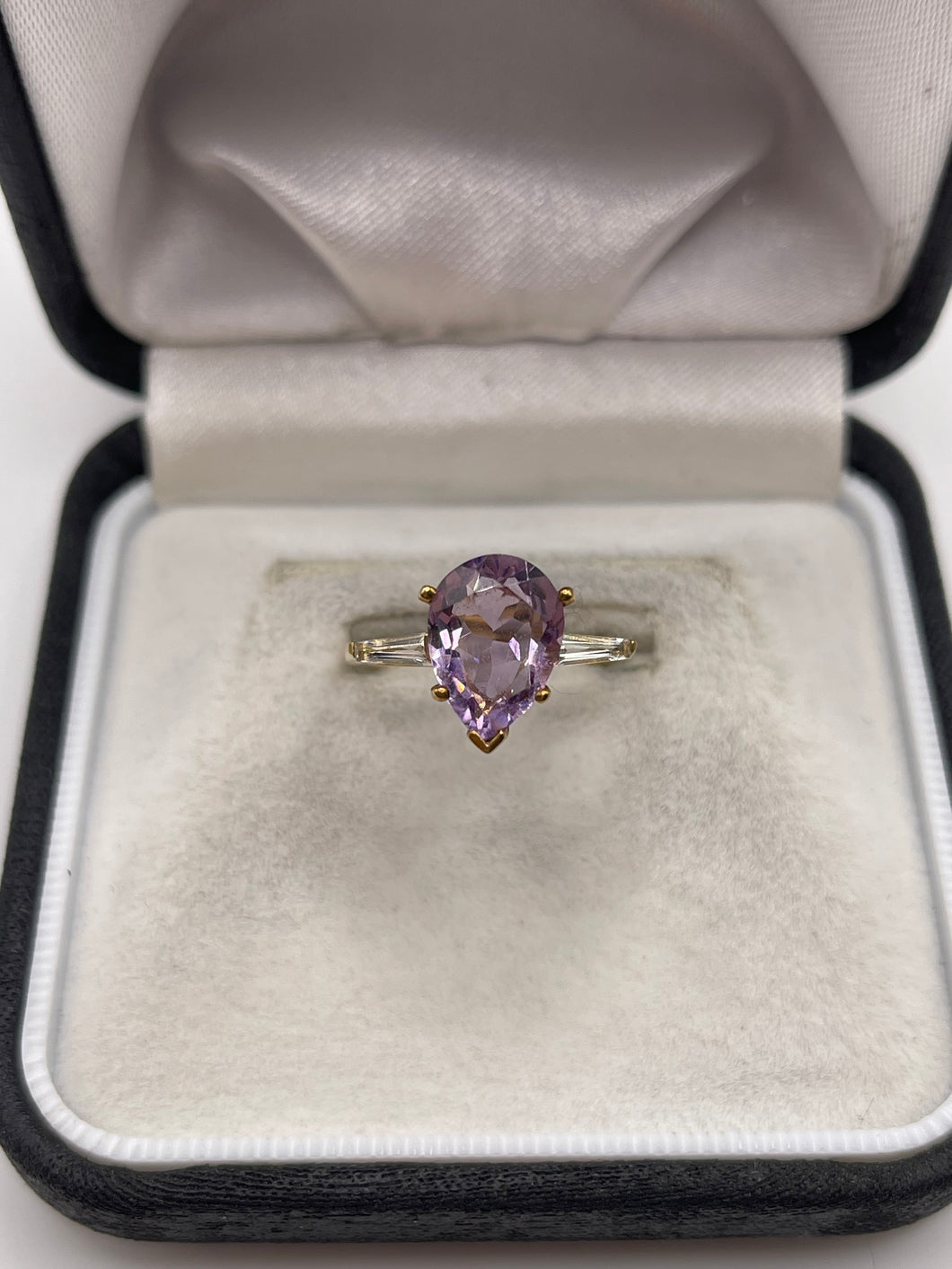 9ct gold amethyst and cz ring