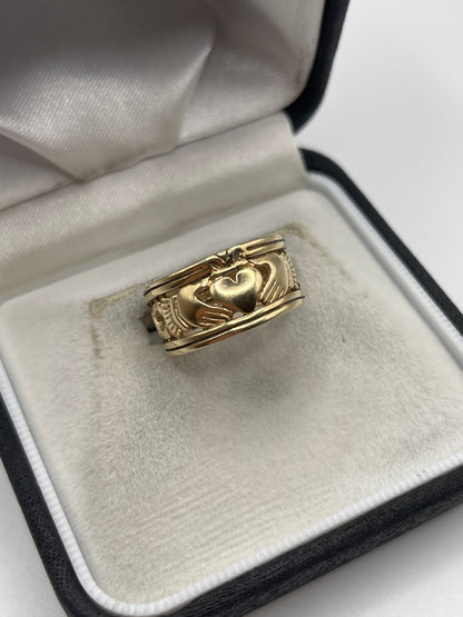 9ct gold claddagh ring