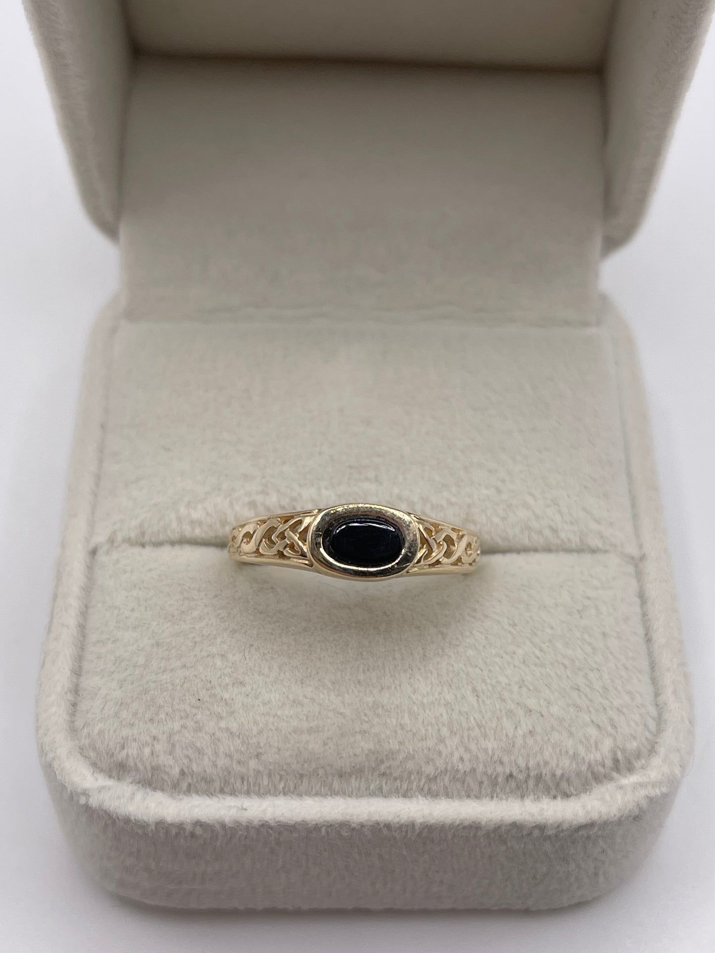 9ct gold onyx ring