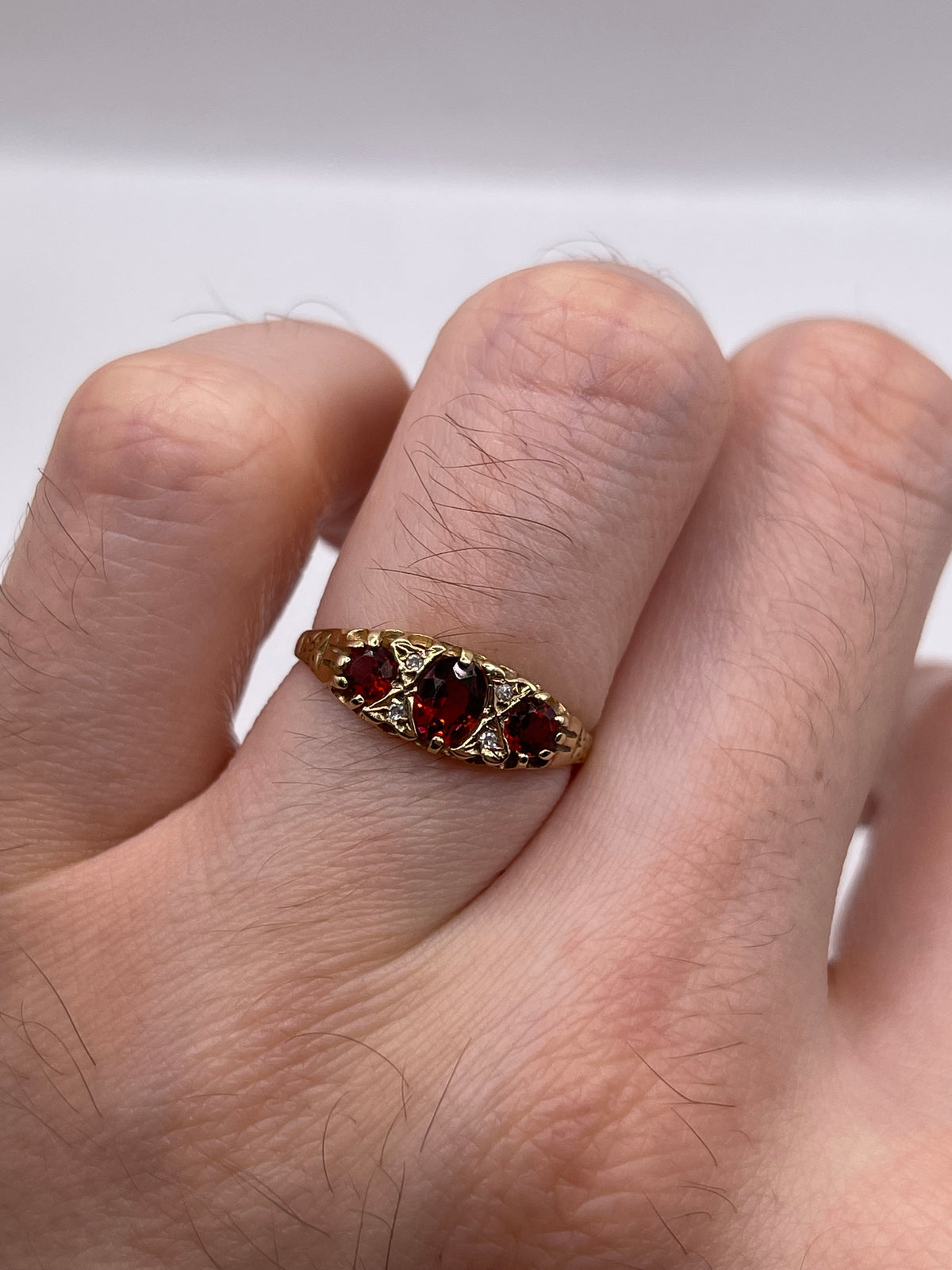 9ct gold garnet and diamond ring