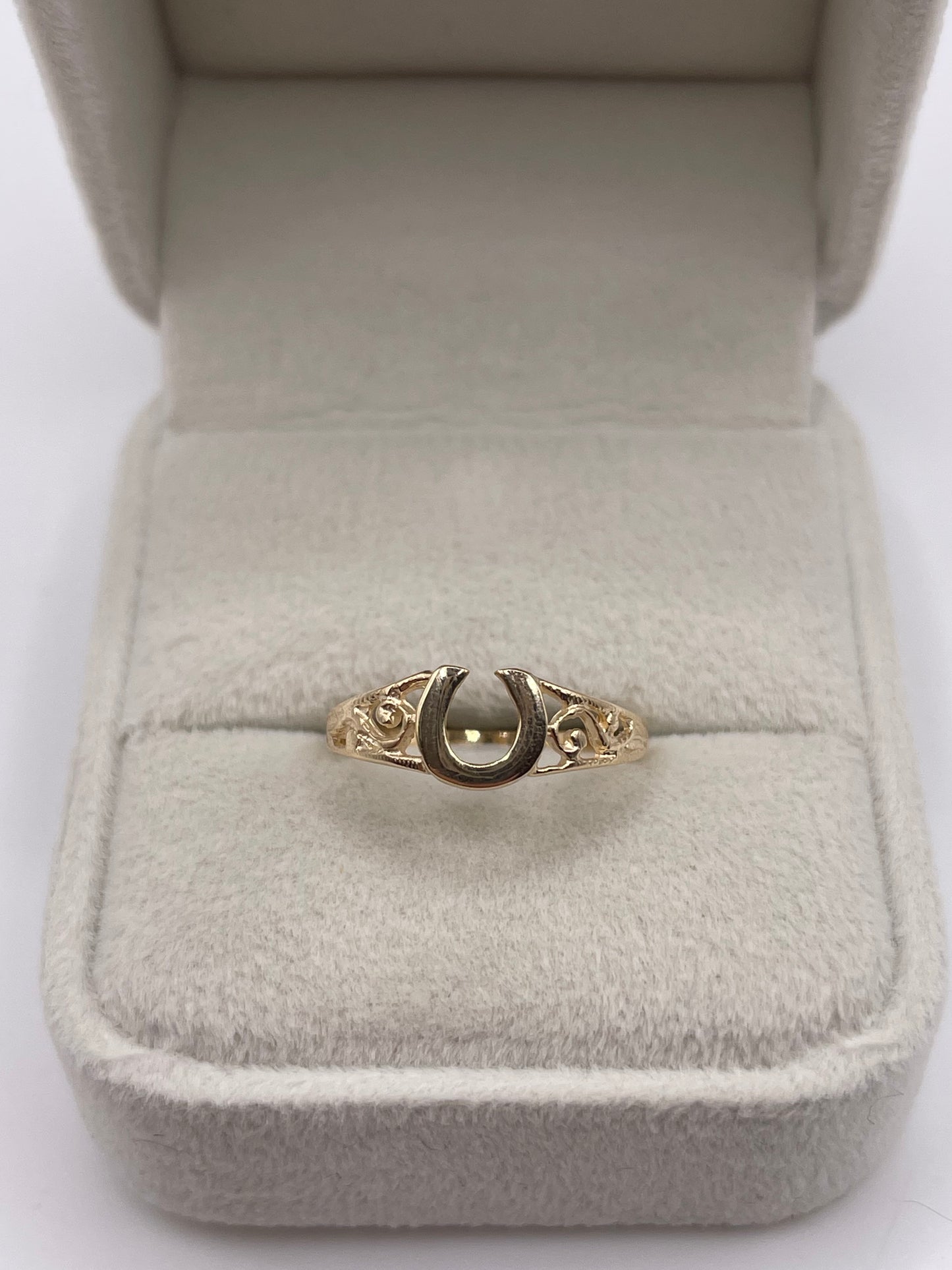 9ct gold horseshoe ring