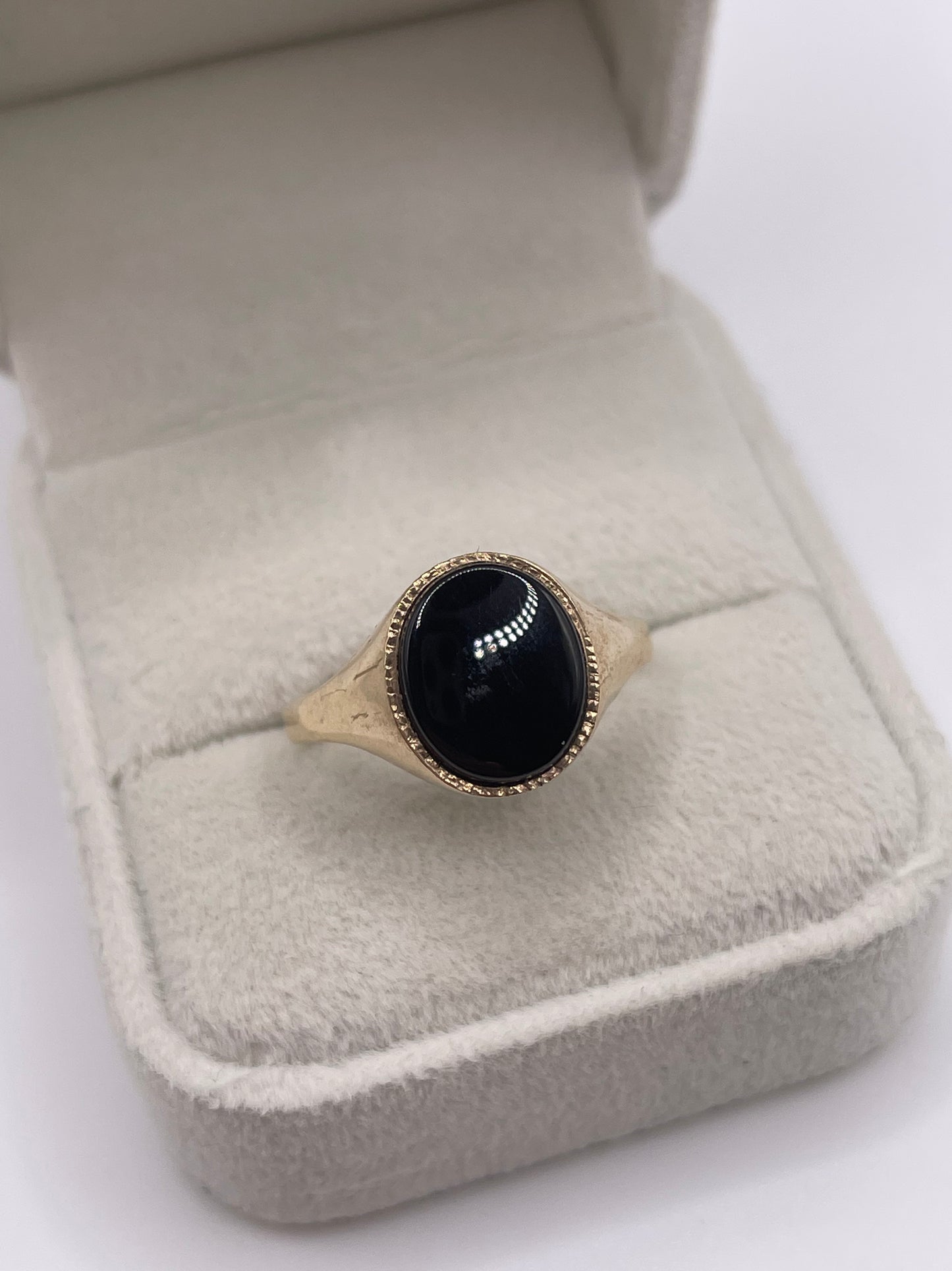 9ct gokd onyx signet ring