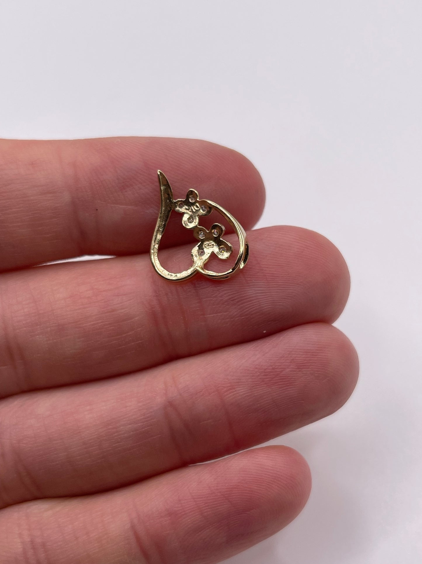 9ct gold diamond heart pendant