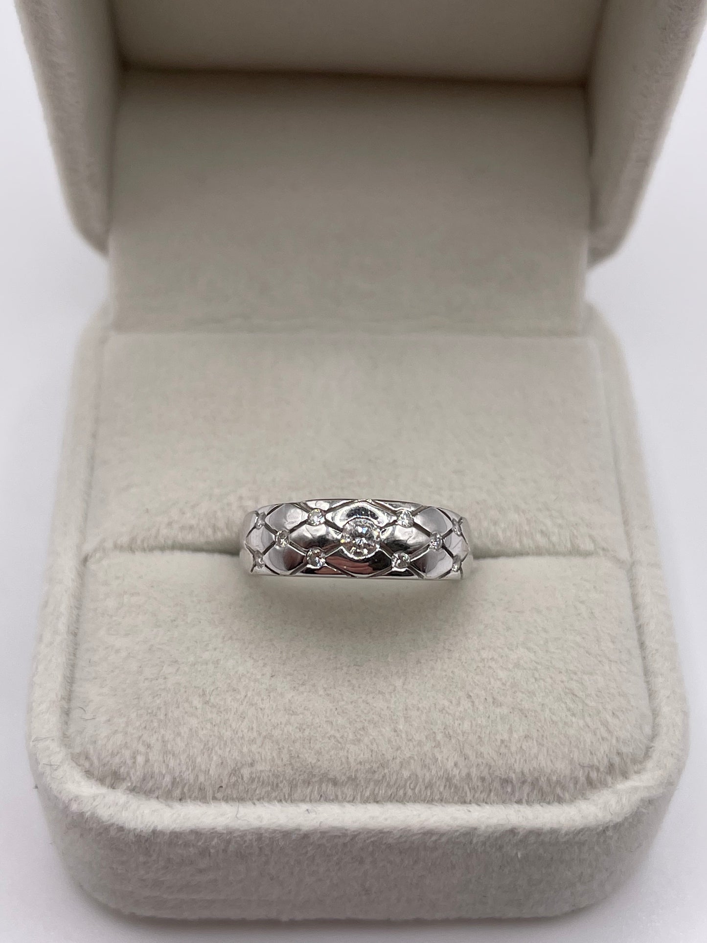 18ct white gold diamond cluster ring