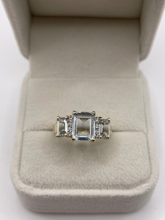 9ct gold aquamarine and diamond ring