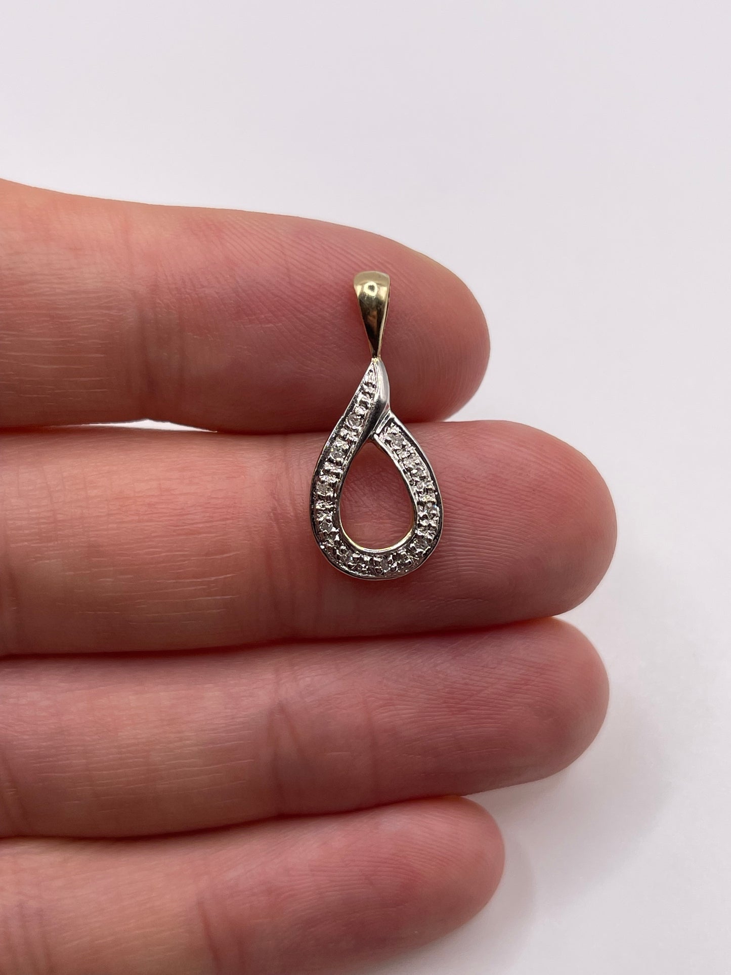 9ct gold diamond pendant