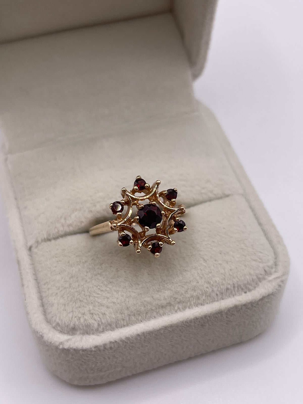 9ct gold garnet cluster ring