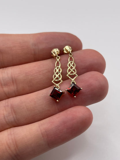 9ct gold garnet earrings
