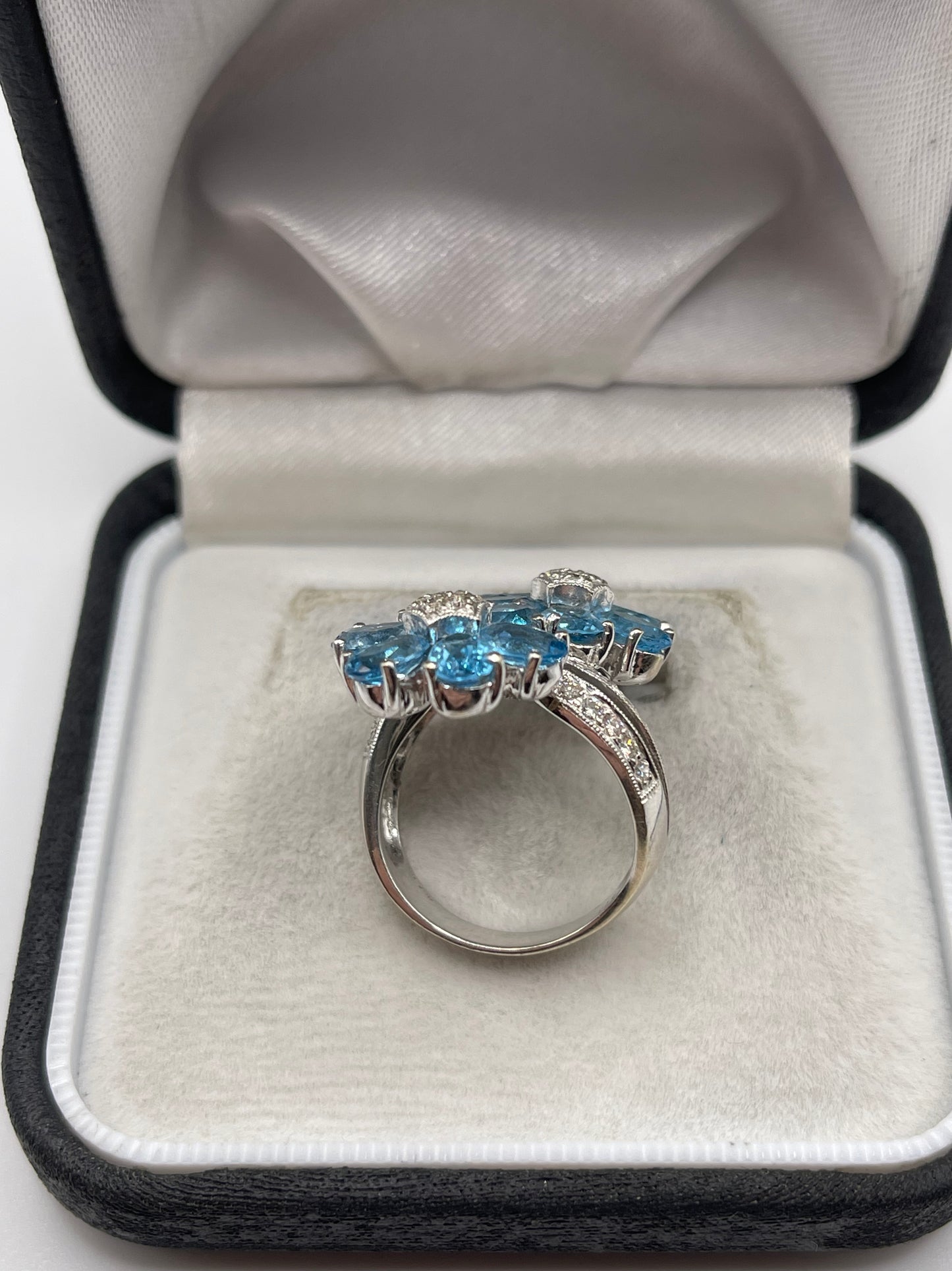 18ct white gold blue topaz and diamond ring