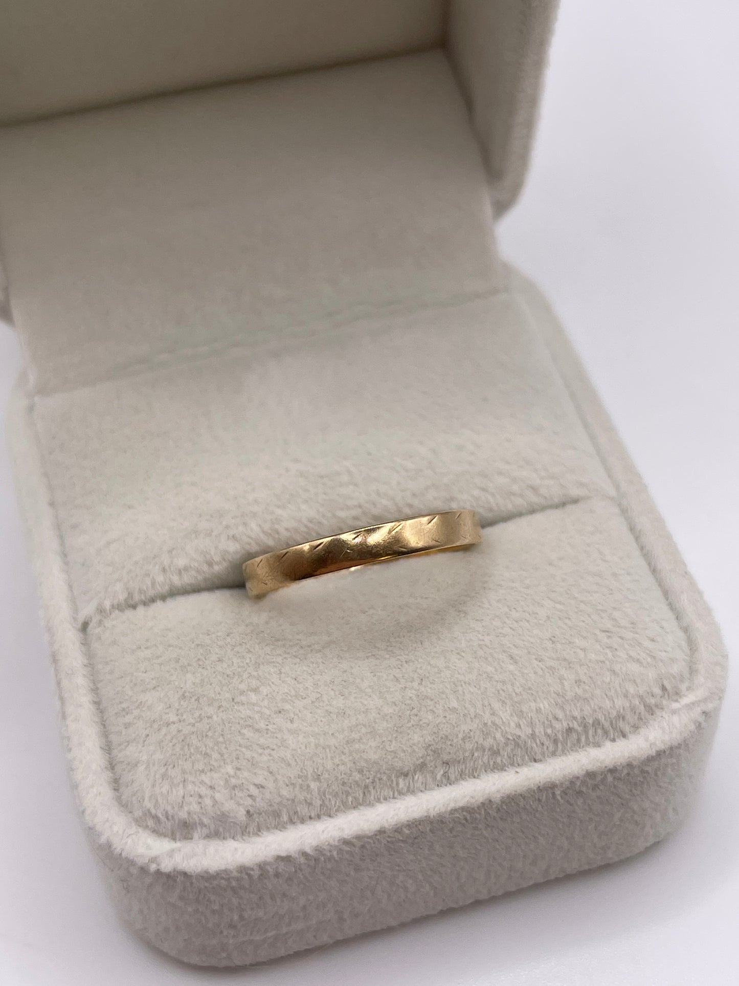 9ct gold band