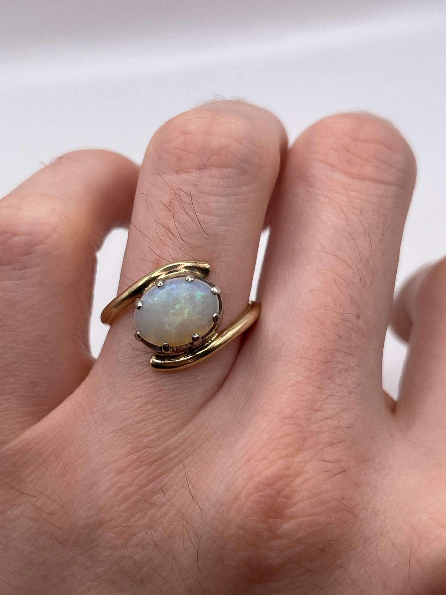 9ct gold opal ring