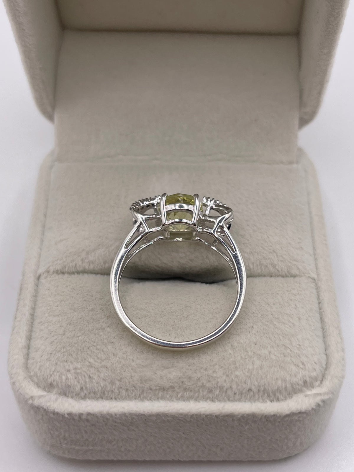 9ct white gold lemon quartz and diamond ring