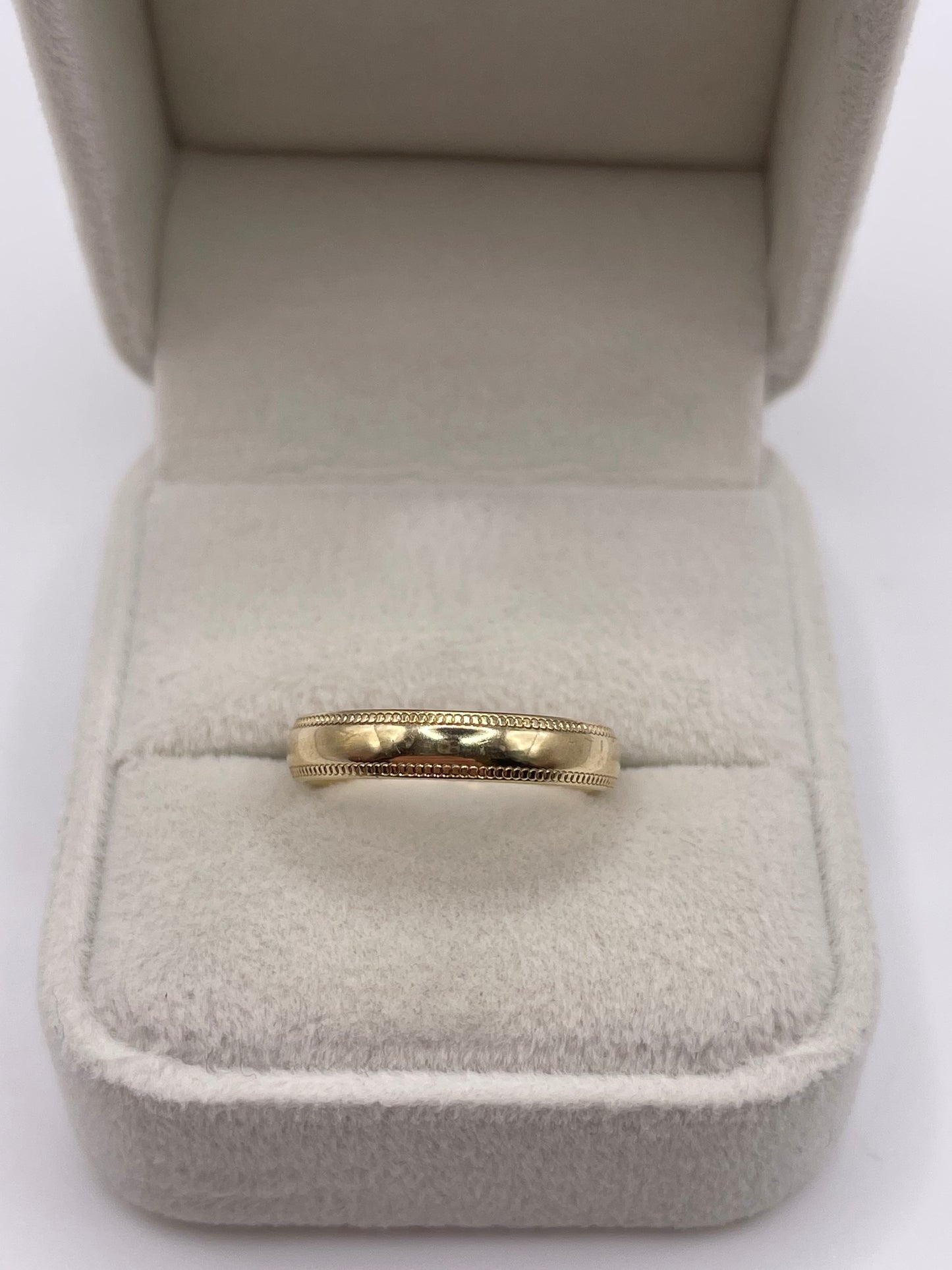 9ct gold patterned band