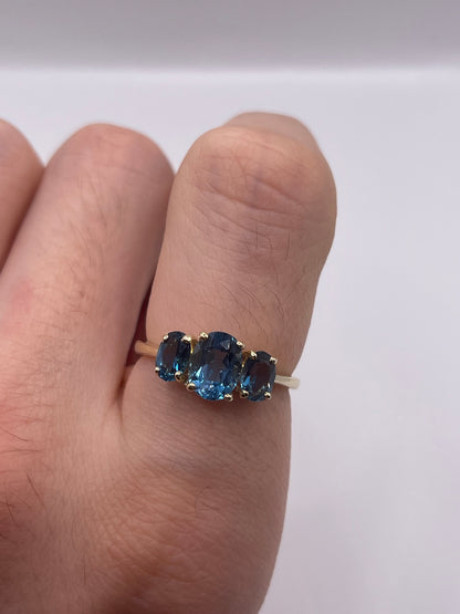 9ct gold blue topaz ring