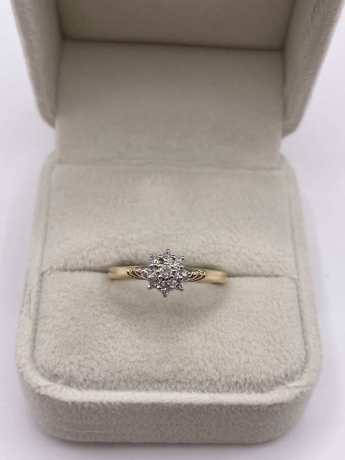 9ct gold diamond cluster ring