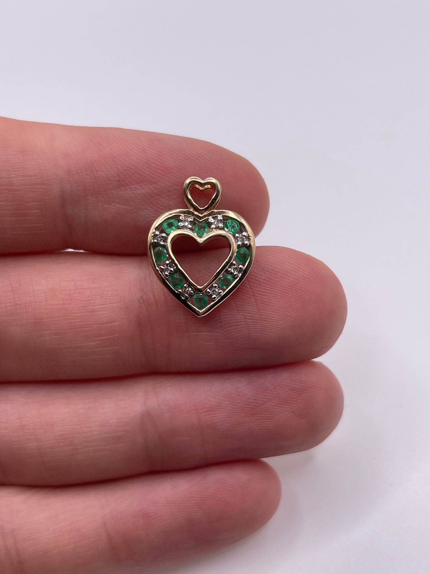 9ct gold emerald and diamond heart pendant