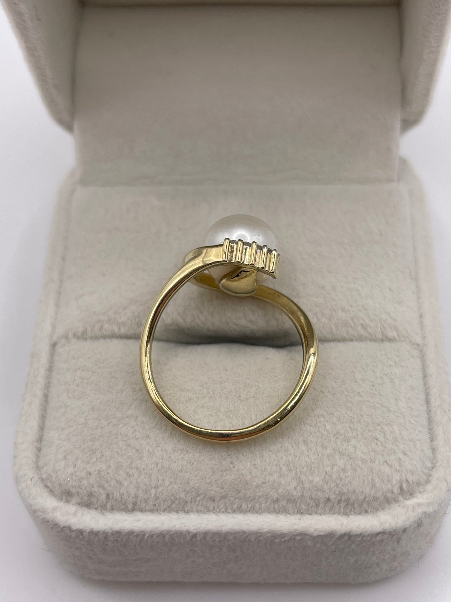 9ct gold pearl and diamond ring