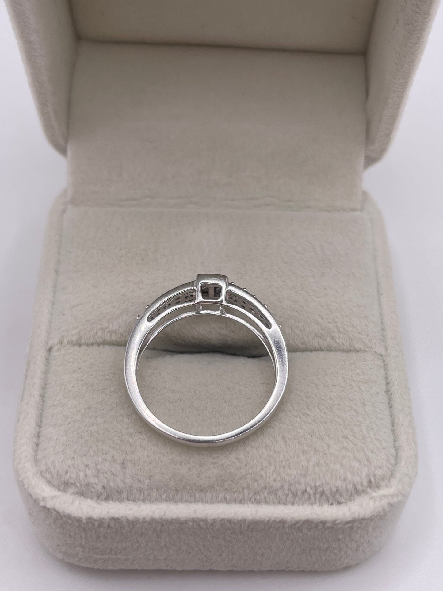 9ct white gold diamond cluster ring