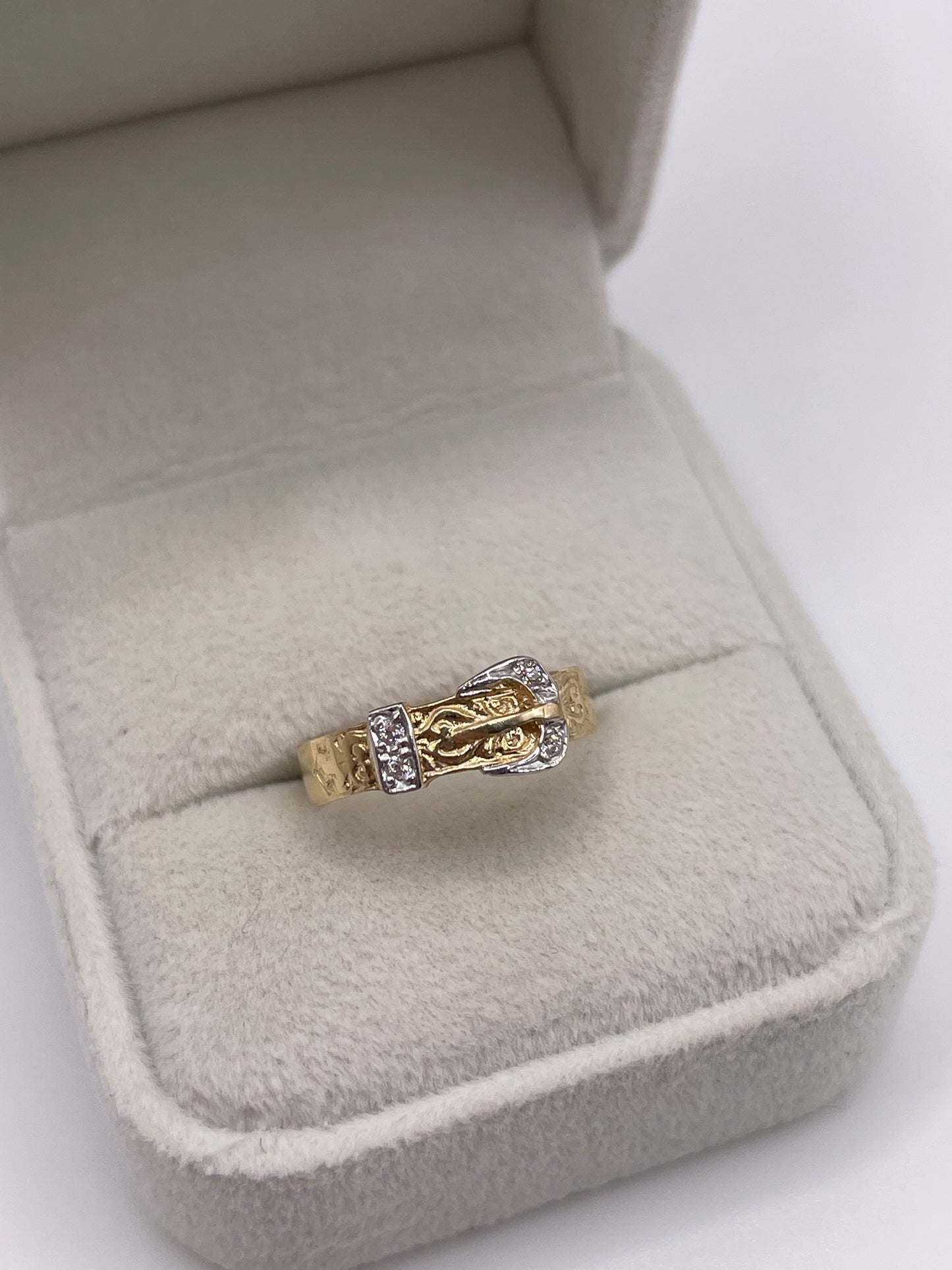 9ct gold cz buckle ring